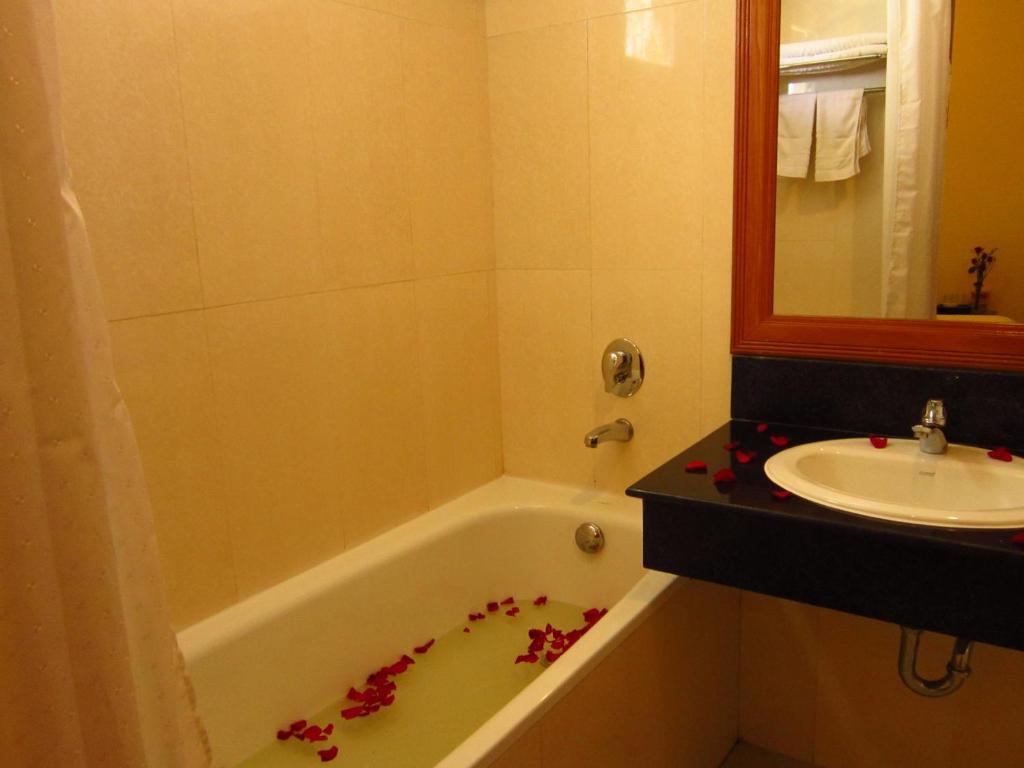 Bien Vang Hotel Da Nang Exterior foto